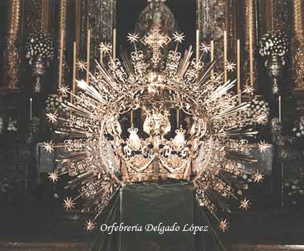 Réplica en bronce de la corona de la Virgen de la Esperanza Macarena