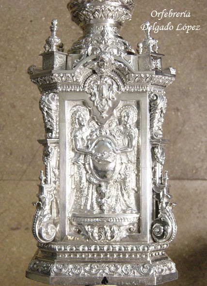 Basamento de los varales en plata de ley del paso de palio de la Virgen de la Hiniesta.